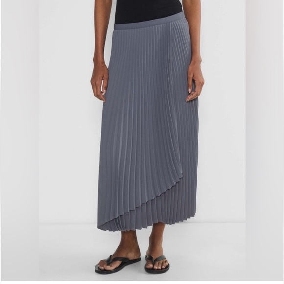 Babaton Dresses & Skirts - Aritzia Babaton Ladder Skirt Size M/L